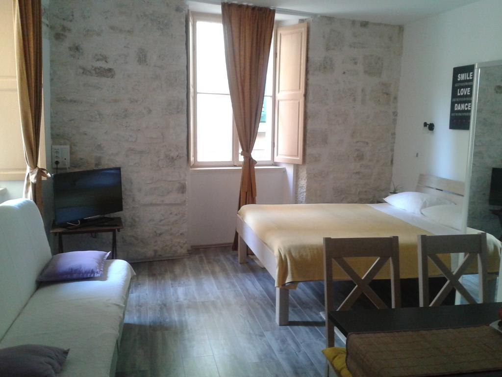 Apartments Mila Split Szoba fotó